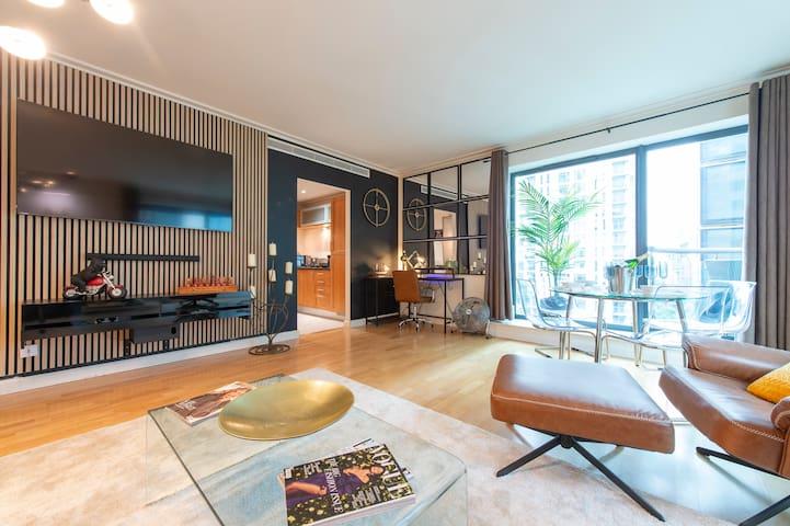 24hr concierge, gym/pool, parking, Shopping Centre1