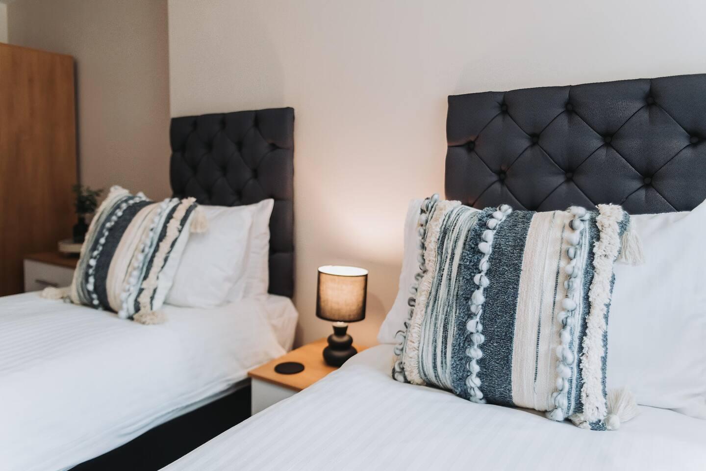 2Bed & 2Bath Apartment Nr Old Trafford+Parking1