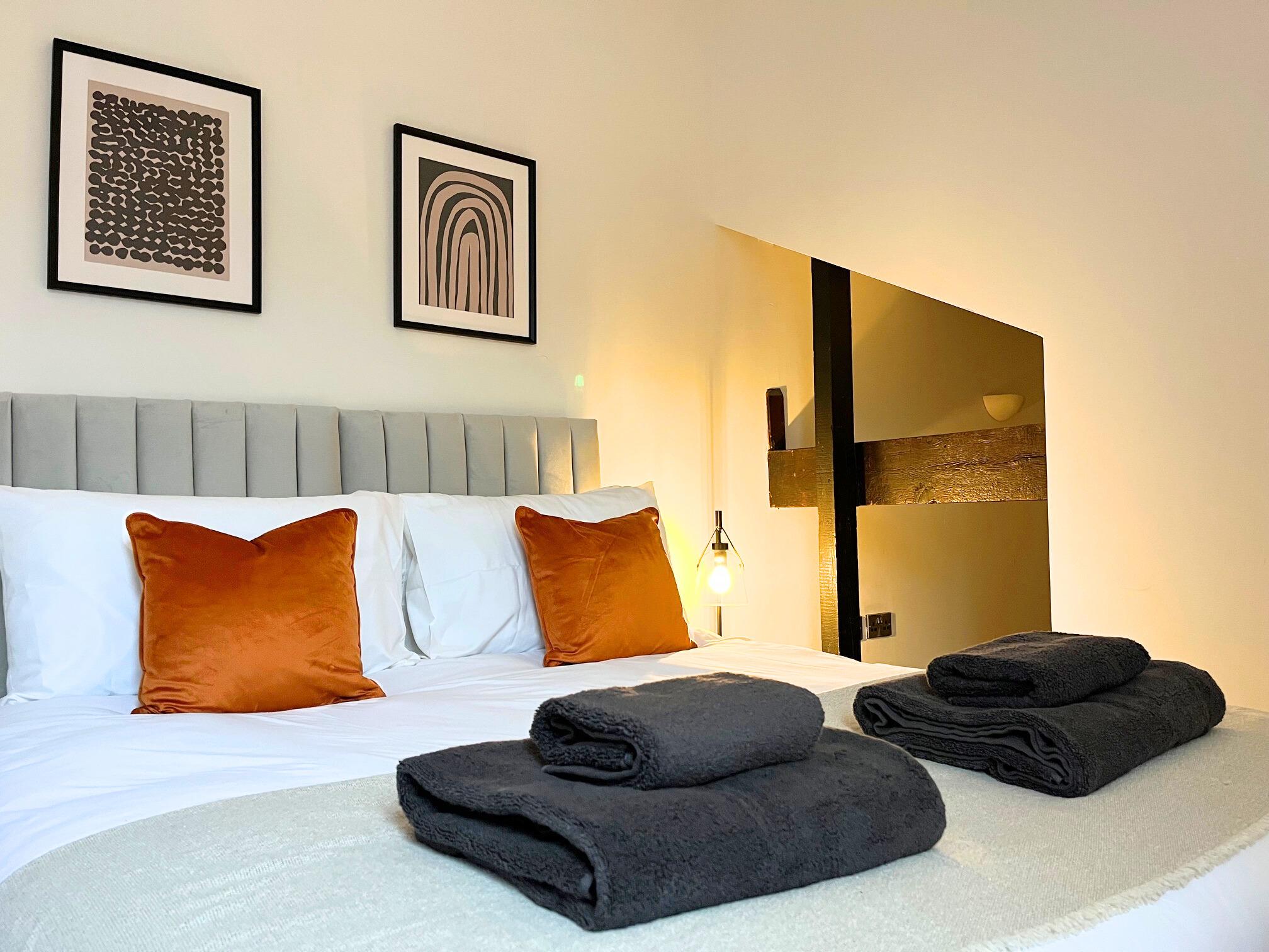 2 Bed Apartment | City Centre | Parking & WiFi1