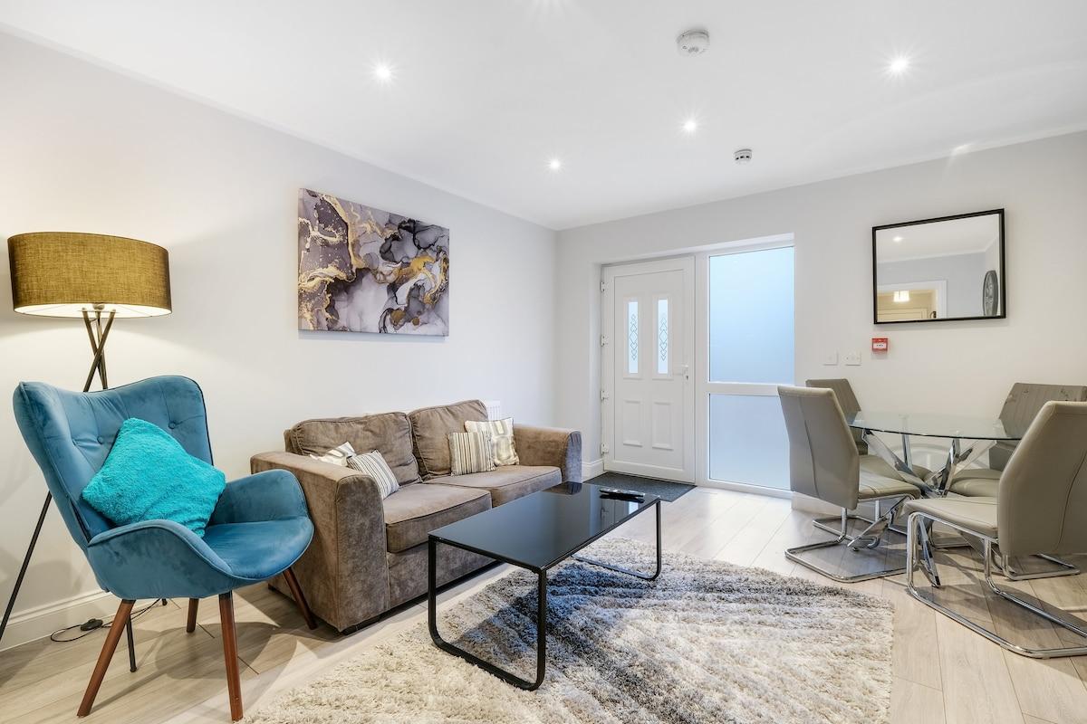 2 Bdr Penthouse with parking High Wycombe Apt. 061