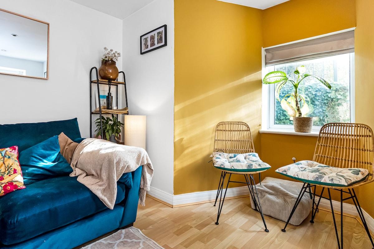 2-Bed Flat in West Didsbury Near Fletcher Moss1